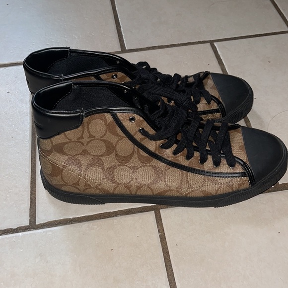 Coach - Picture 2 of 2